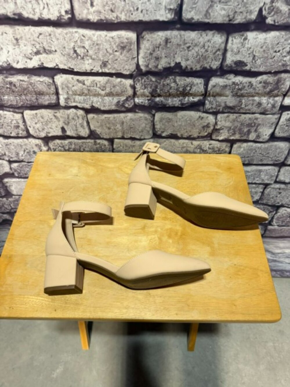 Dream Pairs Beige Heels Size 8.5 - Picture 3 of 6